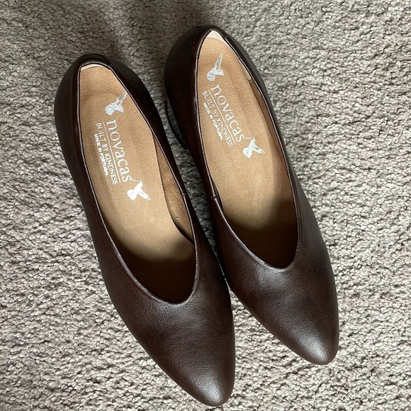 NWT Novacas Vegan Pumps Size 39 - Picture 2 of 4